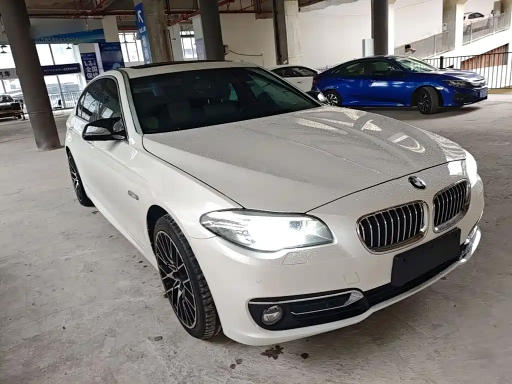 BMW 5 Series — миниатюра 4