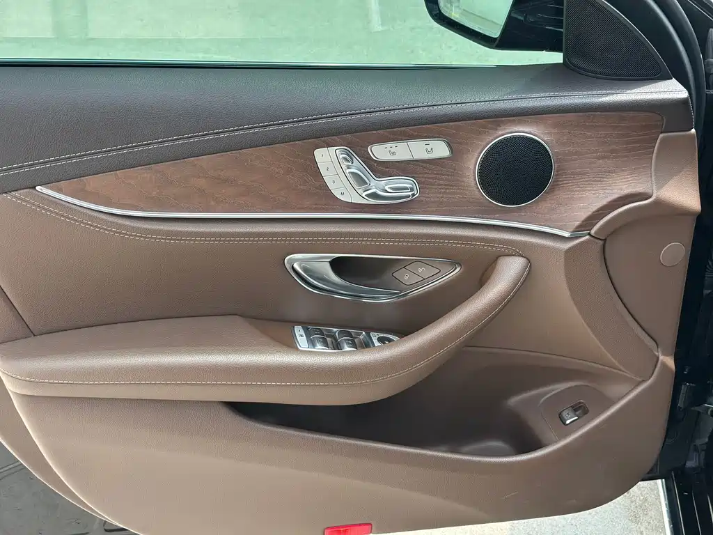 Mercedes-Benz E-Class — миниатюра 5