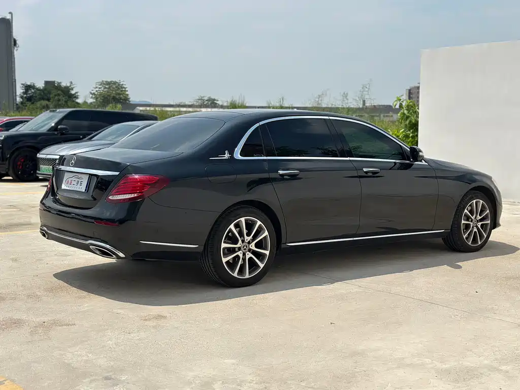 Mercedes-Benz E-Class — миниатюра 17