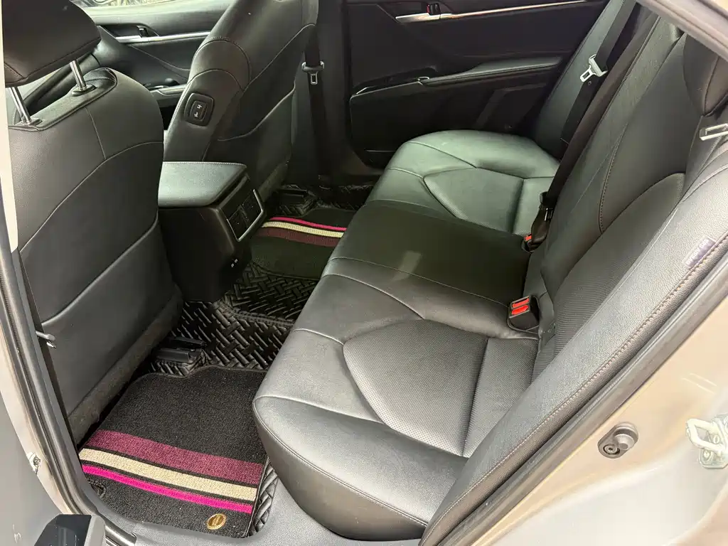 Toyota Camry — миниатюра 8