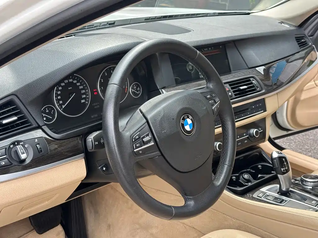 BMW 5 Series — миниатюра 8