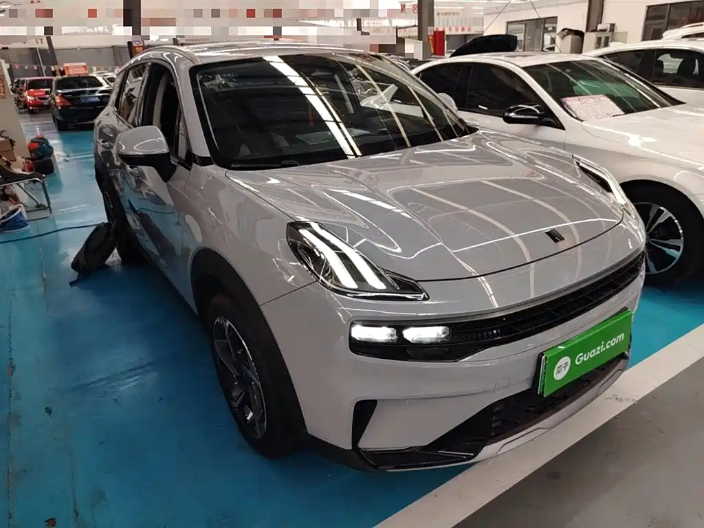 LYNK  & CO. 06 EM P