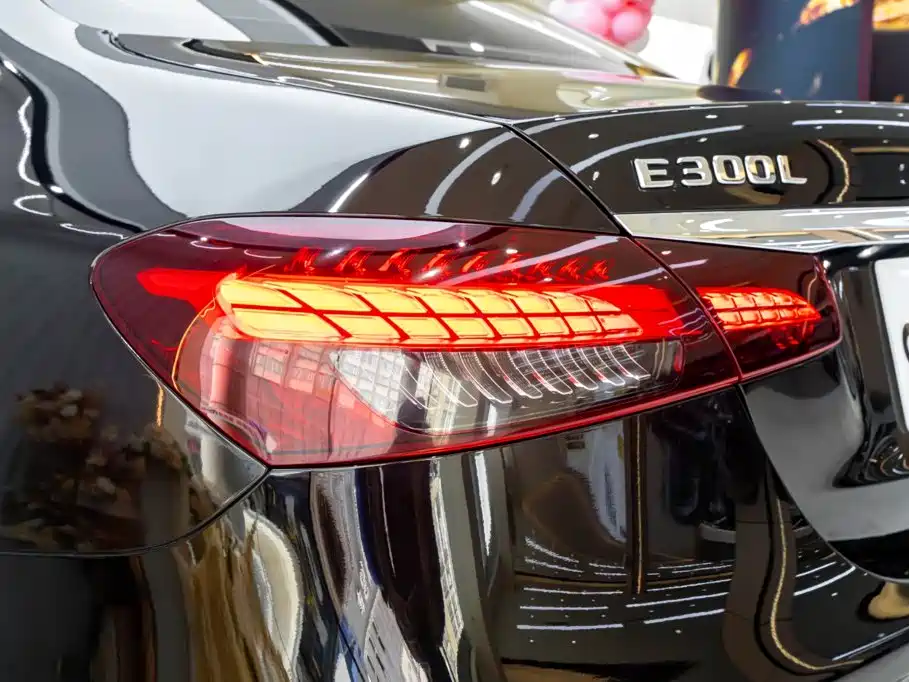 Mercedes-Benz E-Class — миниатюра 9