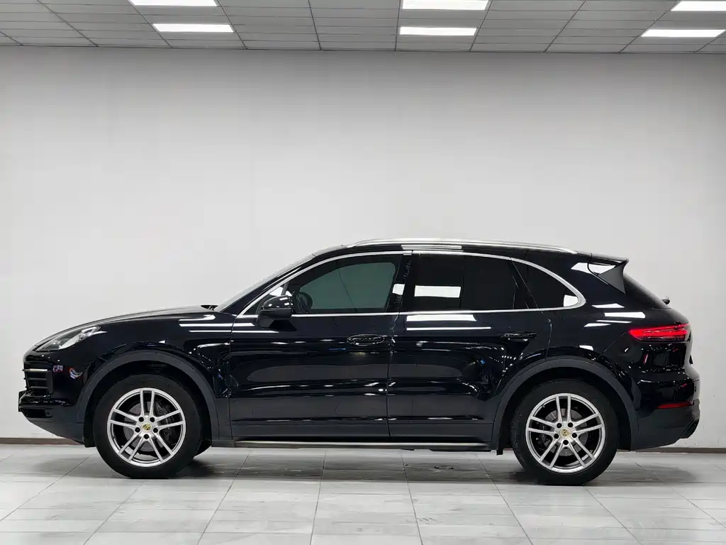 Porsche Cayenne — миниатюра 13