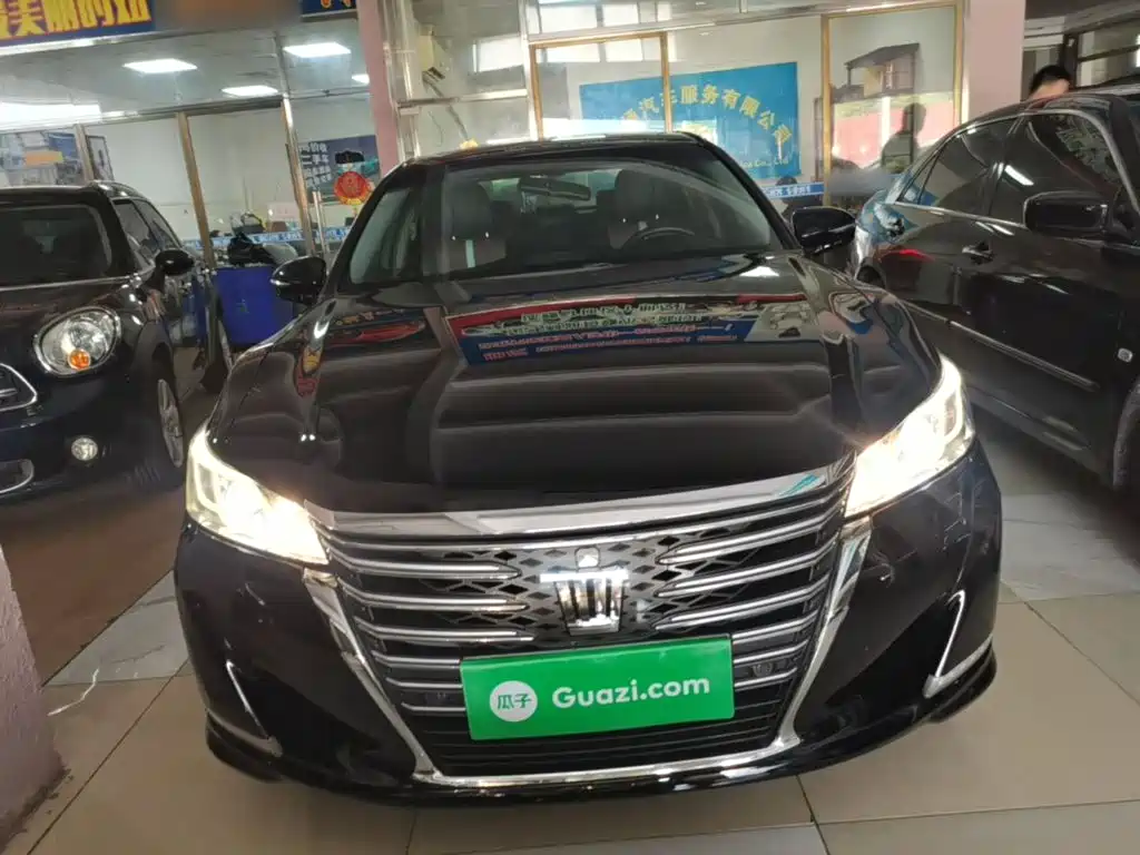 Toyota Crown — миниатюра 3