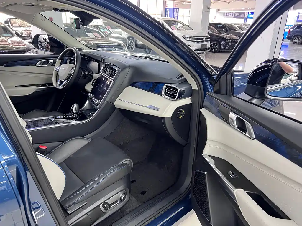 Lynk & Co 01 — миниатюра 10