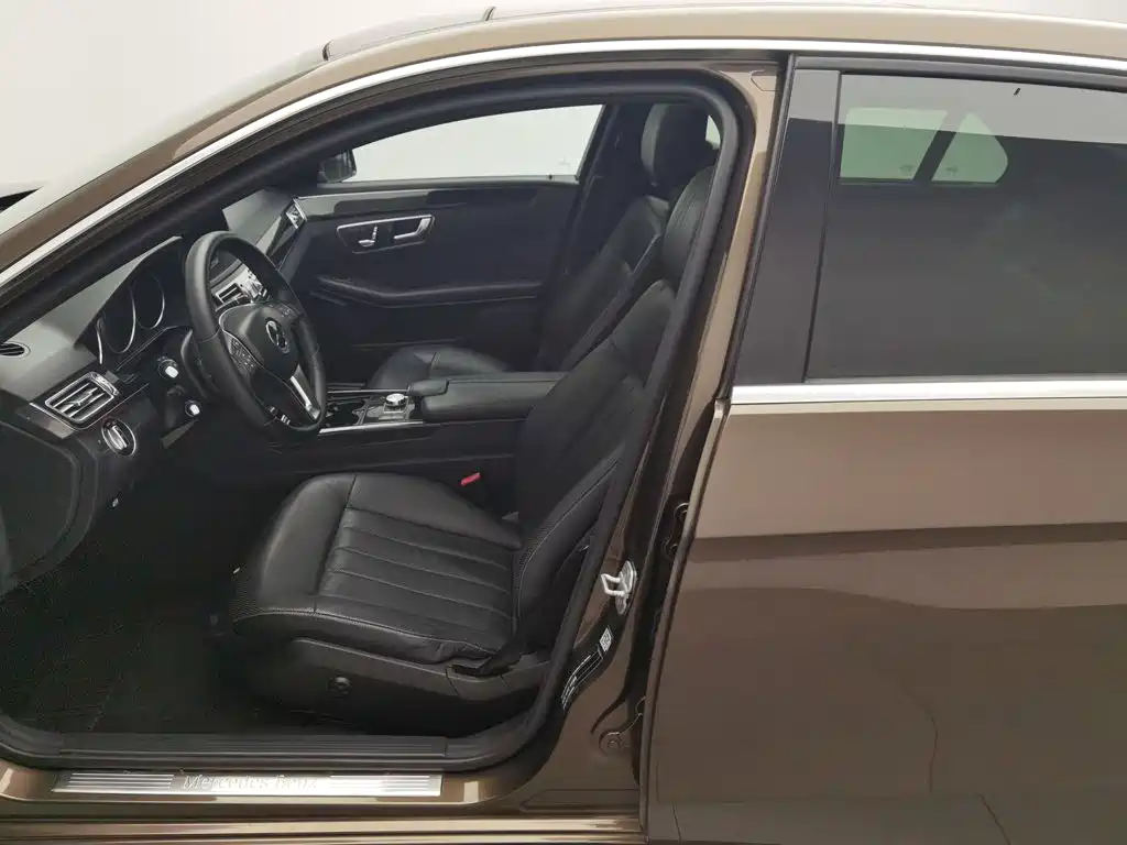 Mercedes-Benz E-Class — миниатюра 10