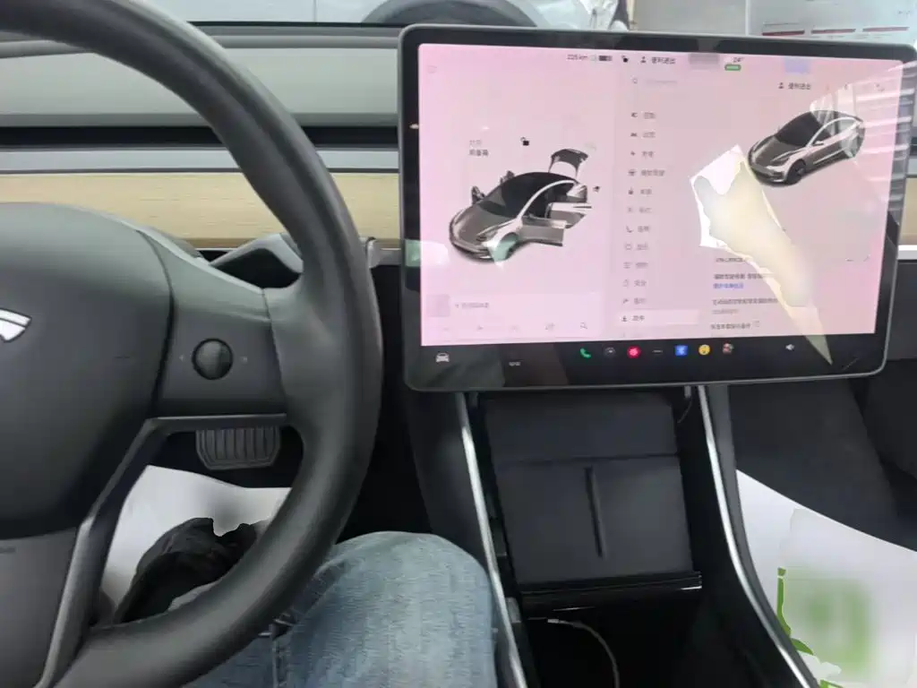 Tesla Model 3 — миниатюра 10