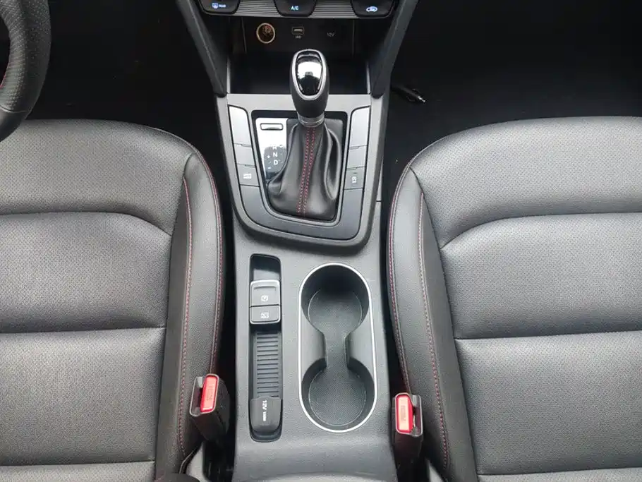 Hyundai Elantra — миниатюра 16
