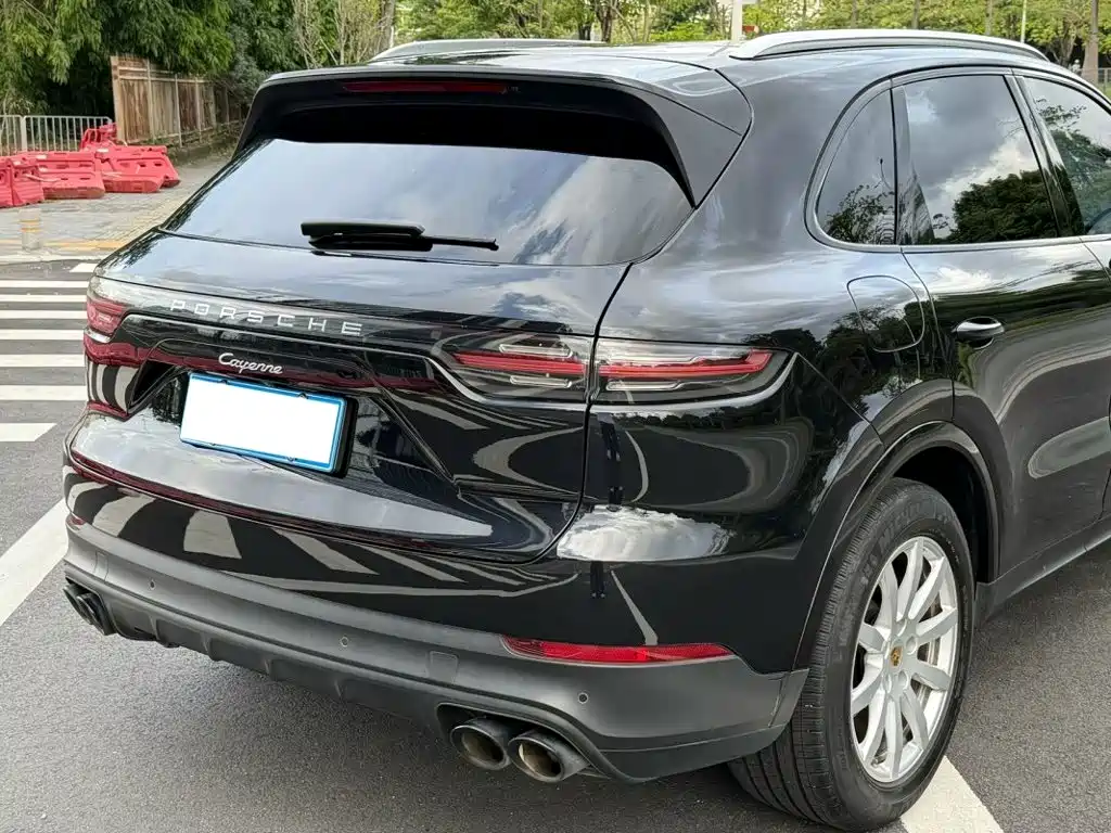 Porsche Cayenne — миниатюра 7