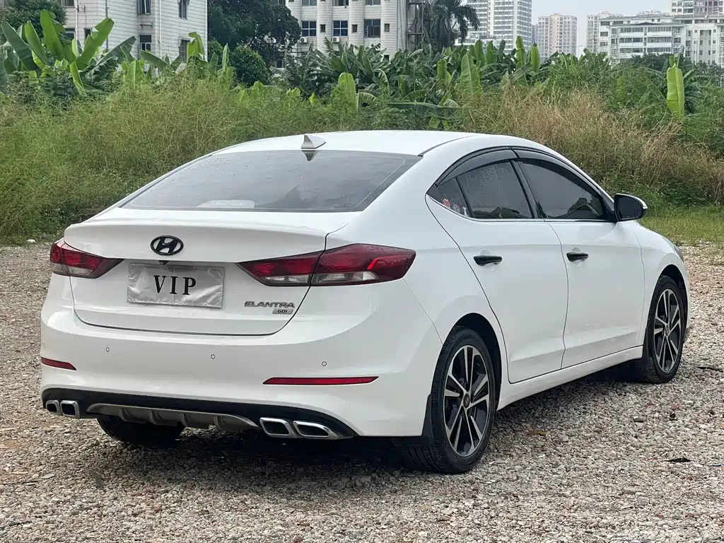 Hyundai Elantra — миниатюра 4