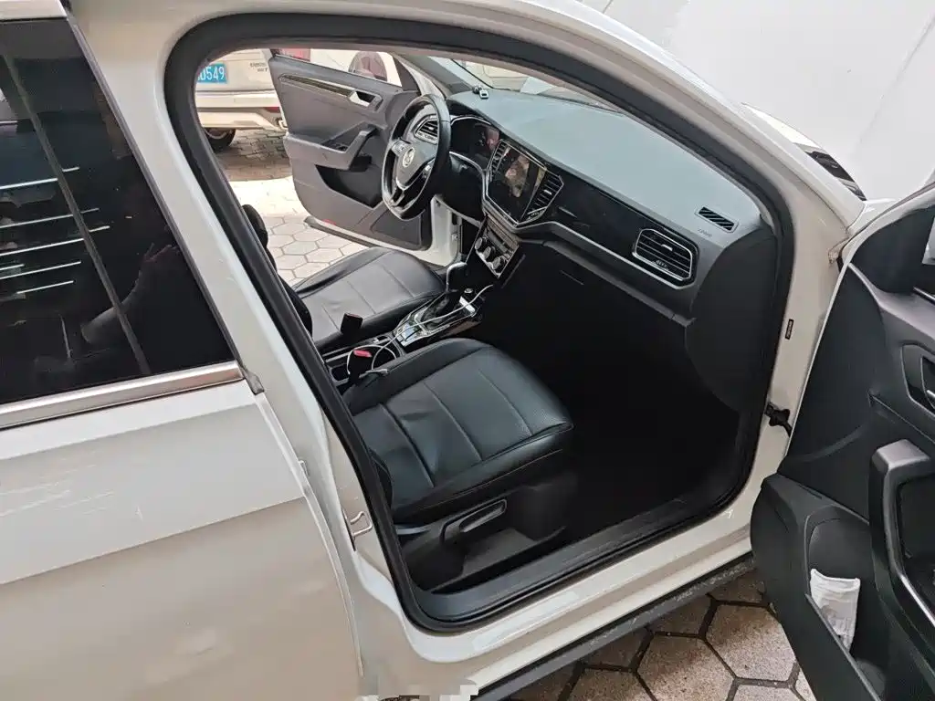 Volkswagen T-Roc — миниатюра 19