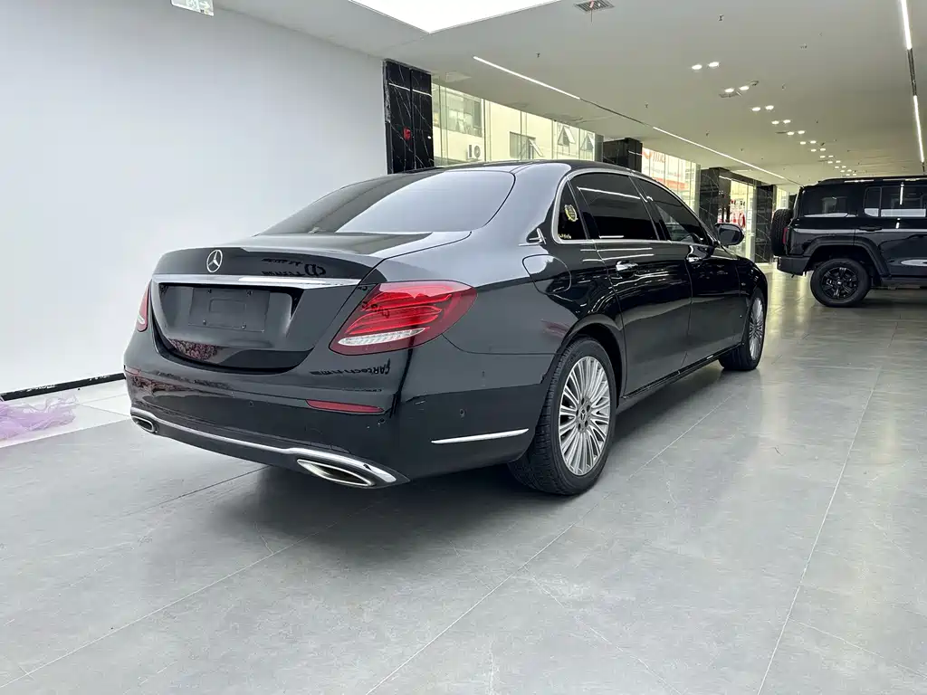 Mercedes-Benz E-Class — миниатюра 2