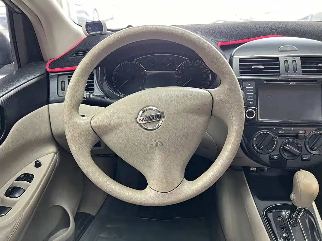 Nissan Tiida — миниатюра 12