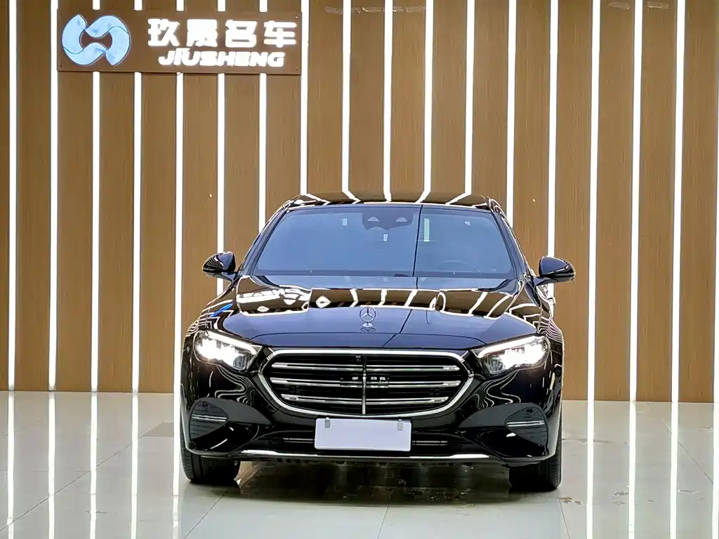 Mercedes-Benz E-Class — миниатюра 2