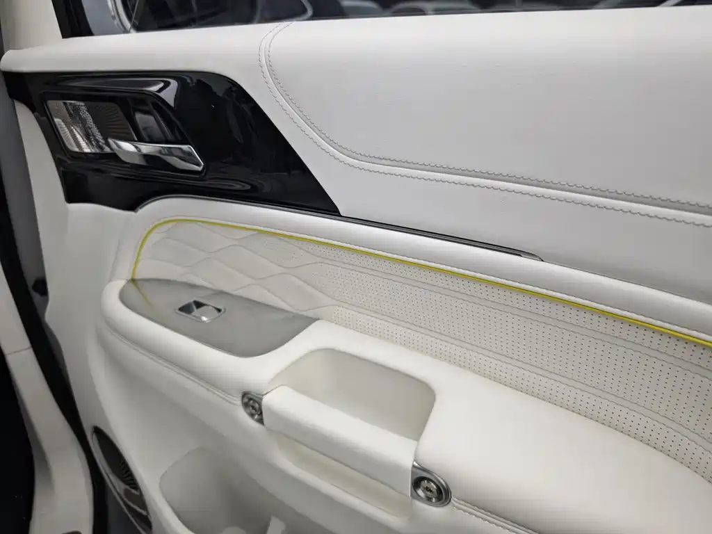 TANK CO CREATION TANK 300