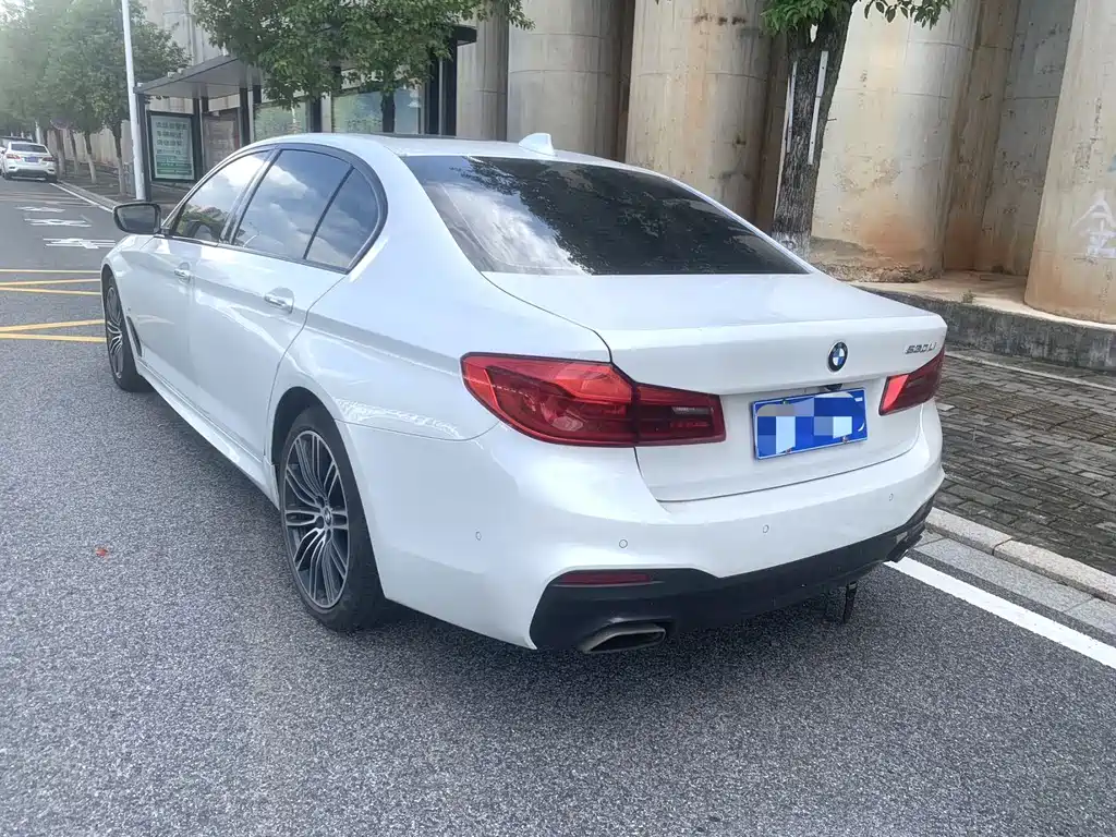 BMW 5 Series — миниатюра 4