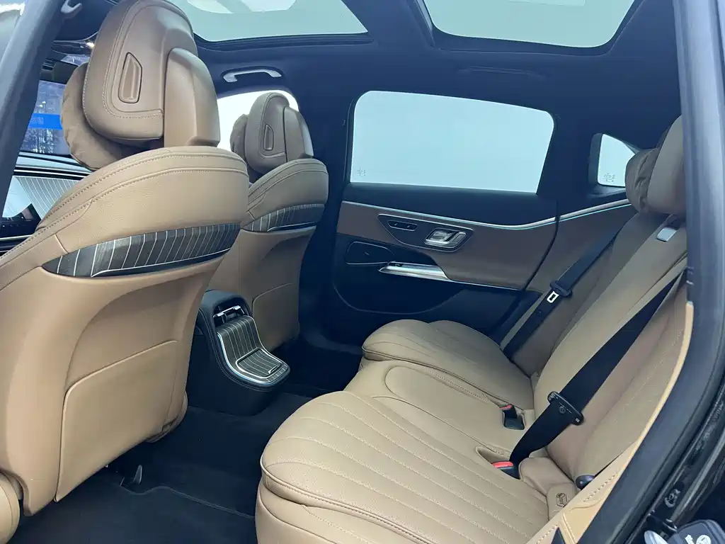 Mercedes-Benz E-Class — миниатюра 4