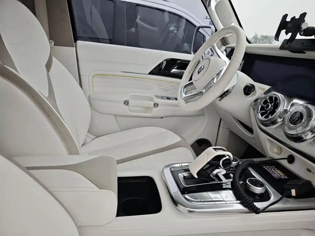 TANK CO CREATION TANK 300