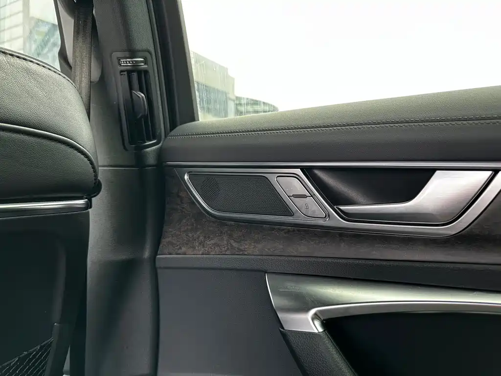Audi A6L — миниатюра 9