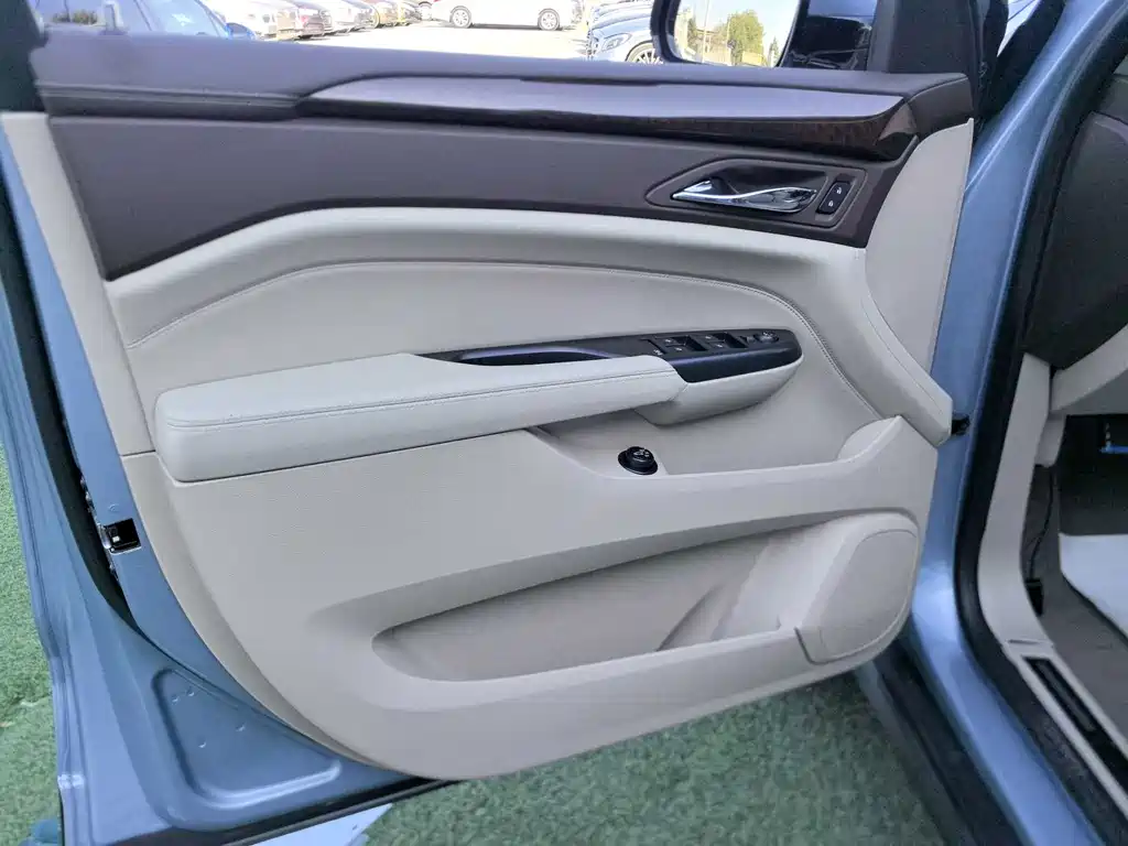 Cadillac SRX — миниатюра 16