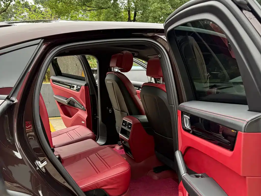 Porsche Cayenne — миниатюра 9