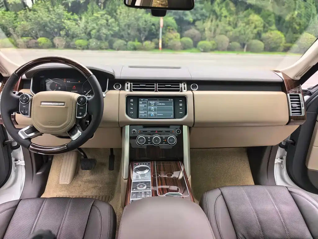 Land Rover Range Rover — миниатюра 21