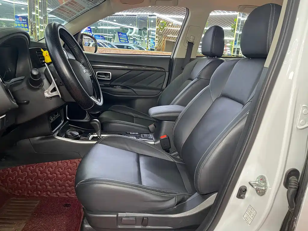 Mitsubishi Outlander — миниатюра 5