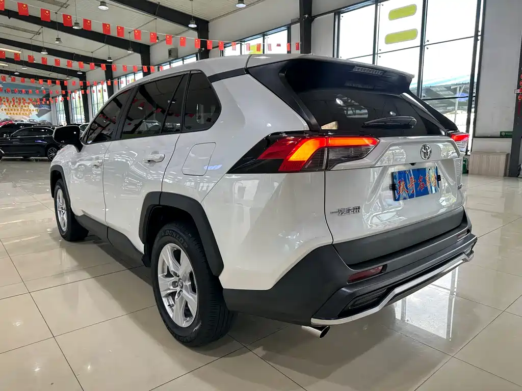 Toyota RAV4 — миниатюра 13