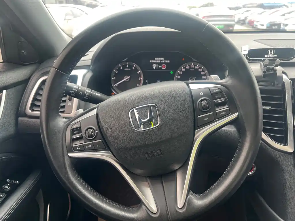 HONDA UR V