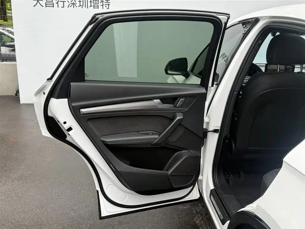 Audi Q5L Sportback — миниатюра 11