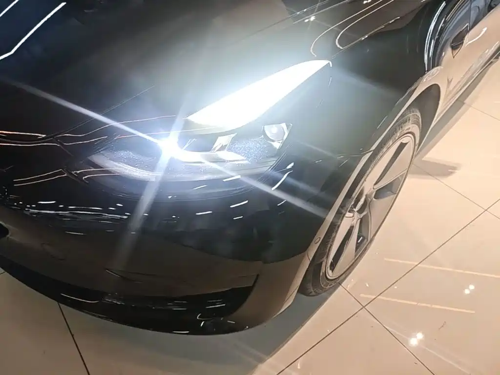 Tesla Model 3 — миниатюра 24