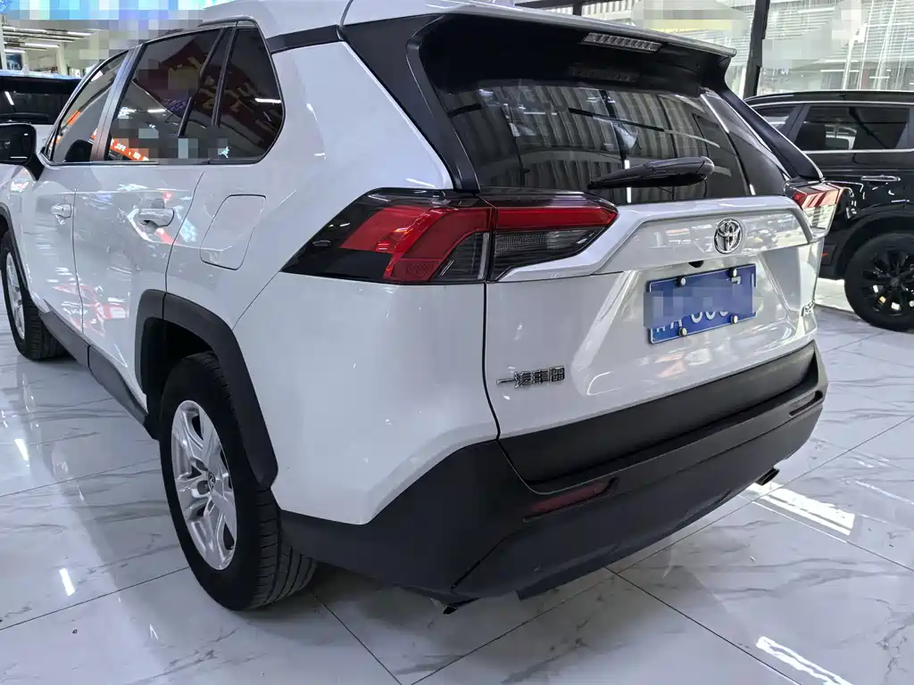 Toyota RAV4 — миниатюра 3