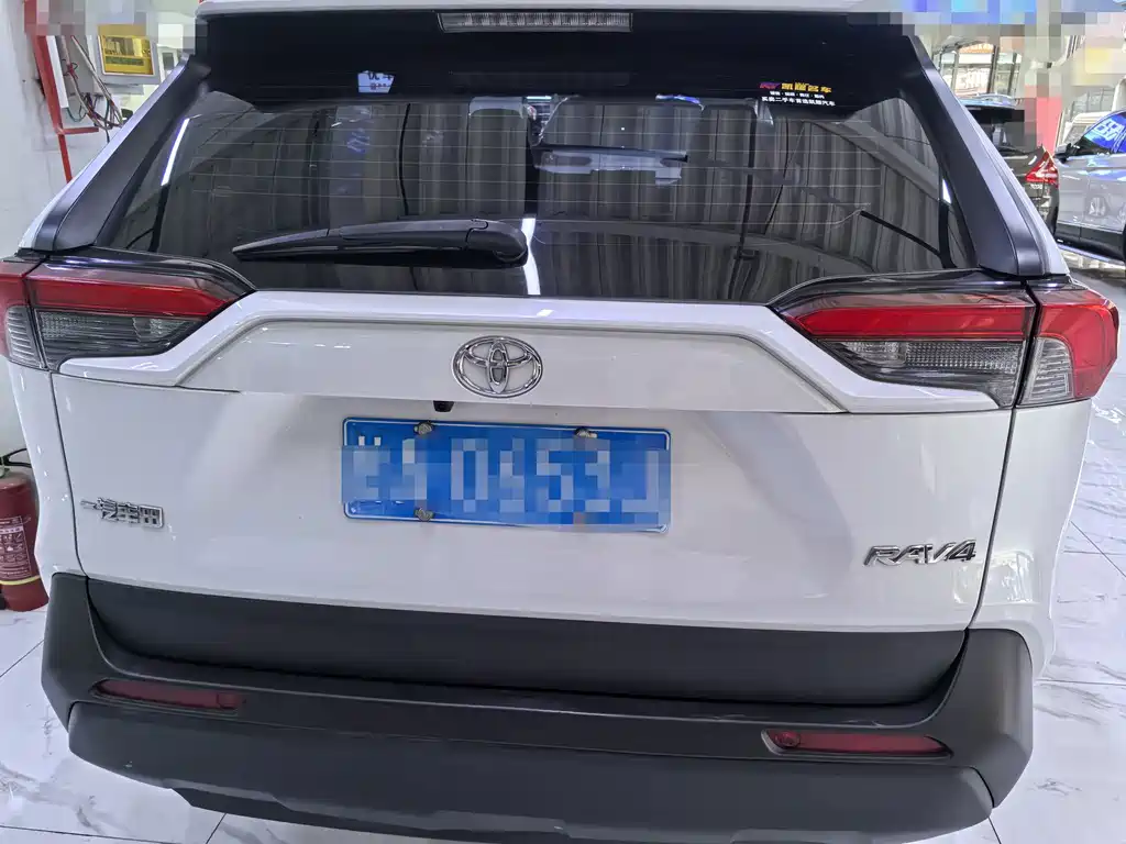 Toyota RAV4 — миниатюра 4