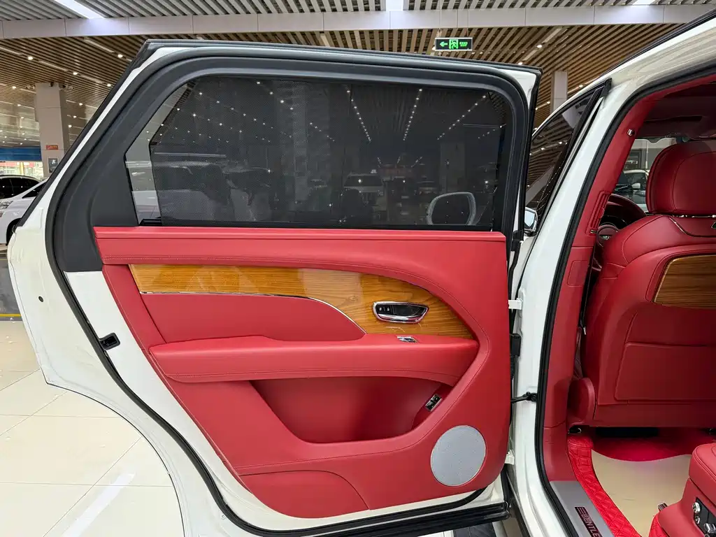 Bentley Bentayga — миниатюра 8