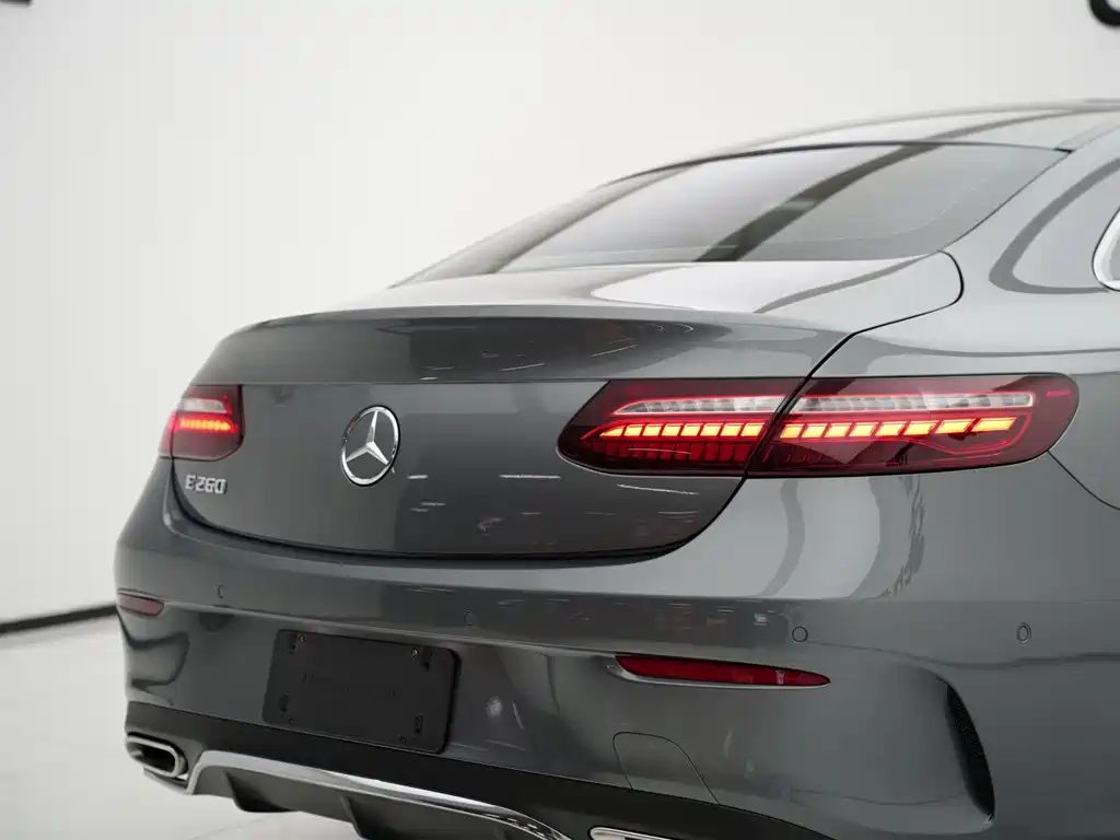 Mercedes-Benz E-Class (Import) — миниатюра 18