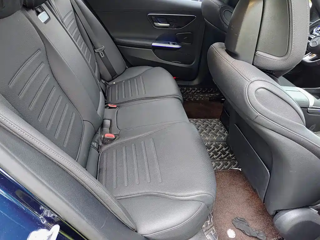Mercedes-Benz C-Class — миниатюра 11