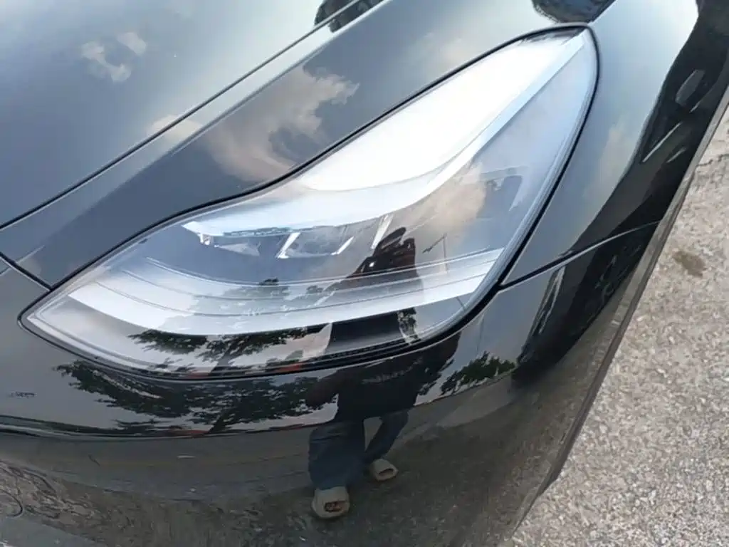 Tesla Model Y — миниатюра 24