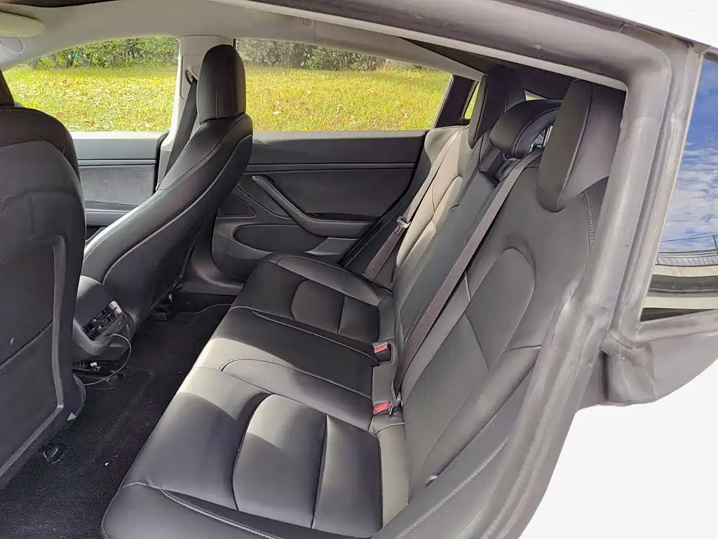 Tesla Model 3 — миниатюра 8