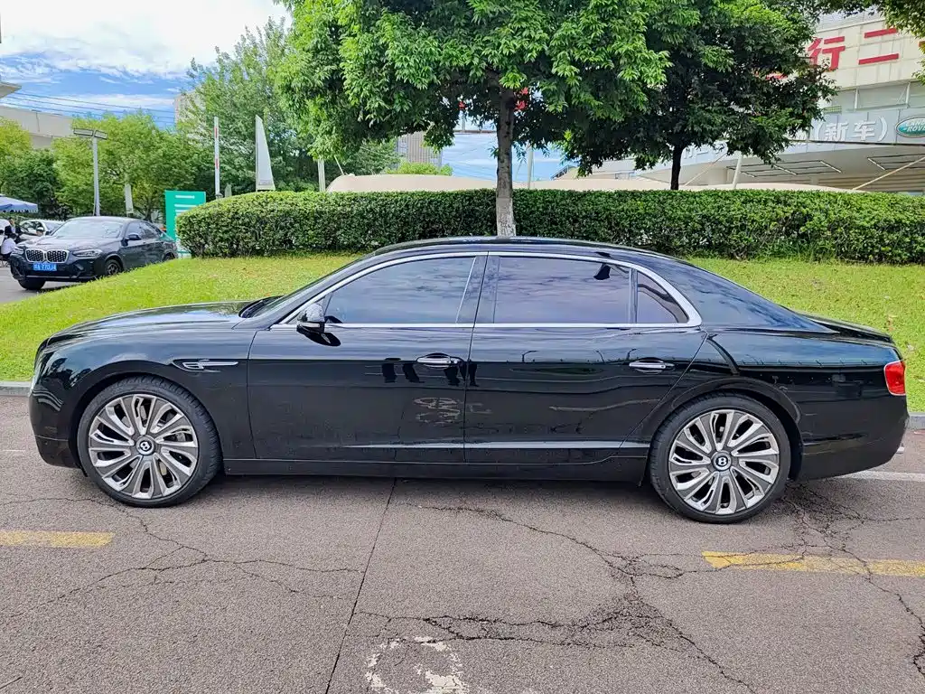 Bentley Flying Spur — миниатюра 3