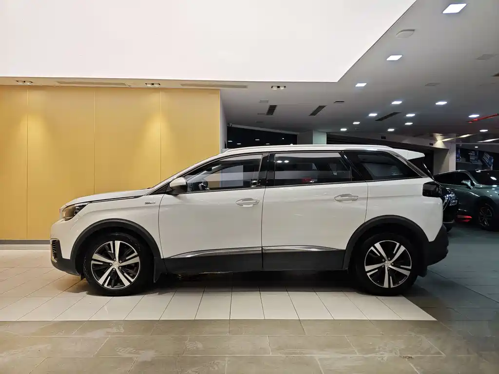 Peugeot 5008 2017 380THP 7 мест Elite