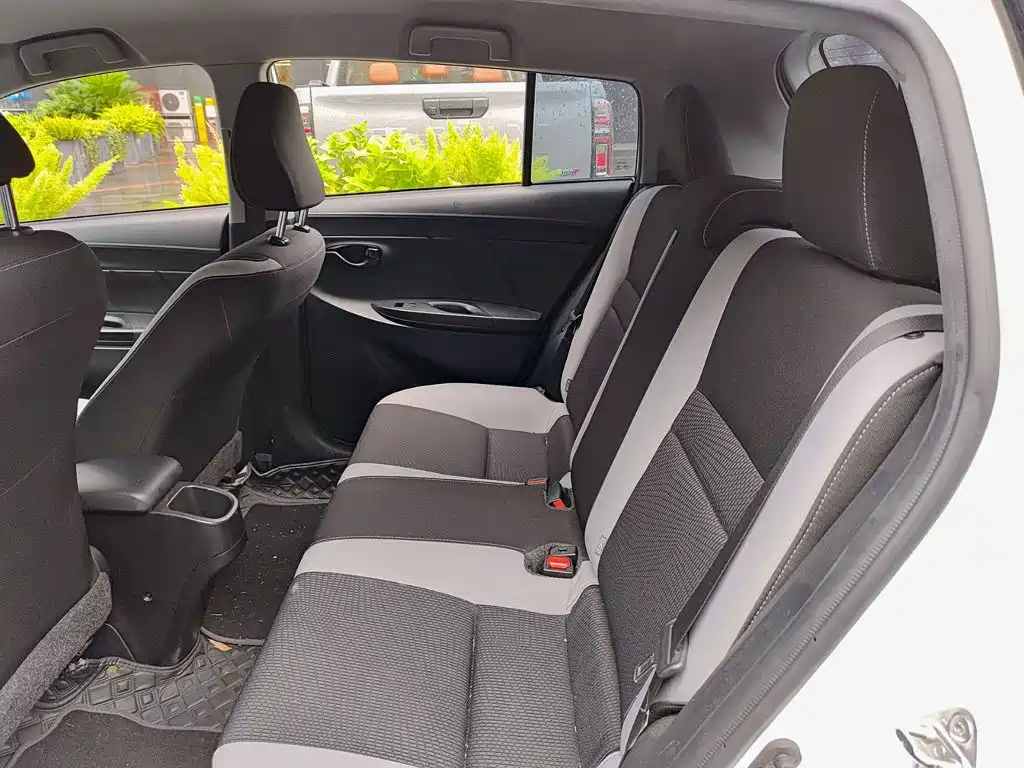 Toyota Yaris L — миниатюра 8