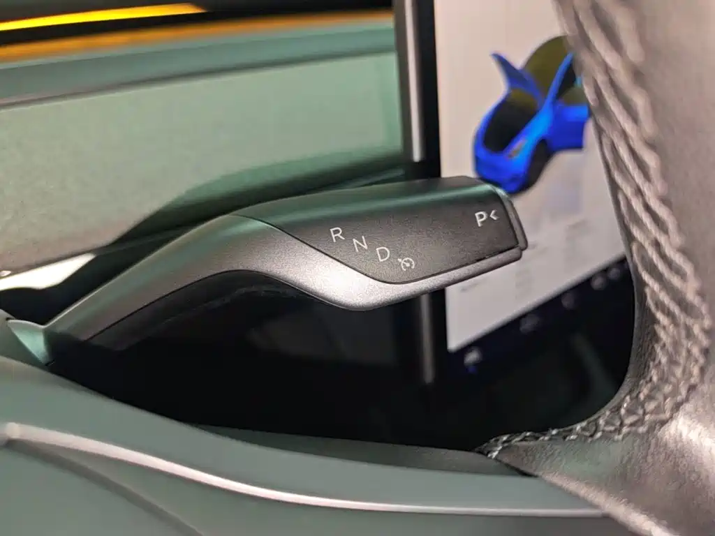 Tesla Model Y — миниатюра 14