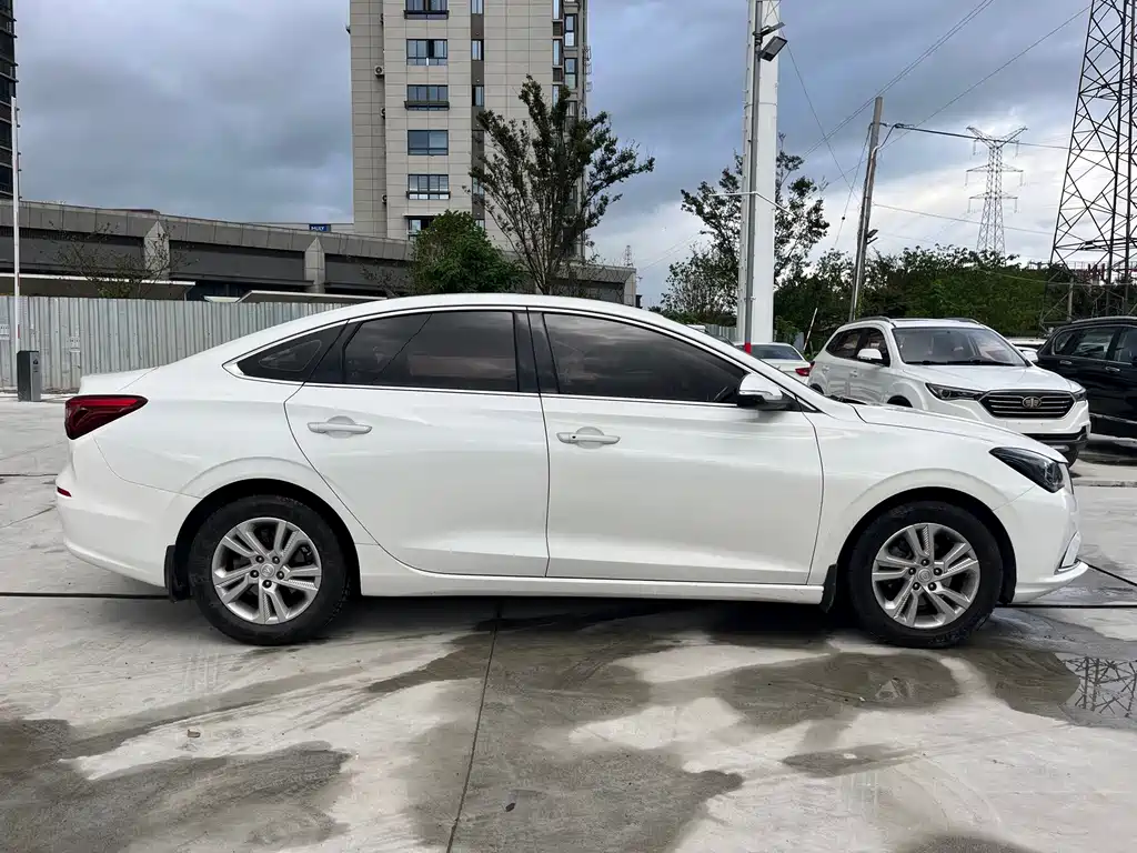 Changan Eado — миниатюра 4