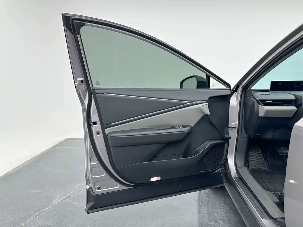 Toyota bZ5 — миниатюра 11