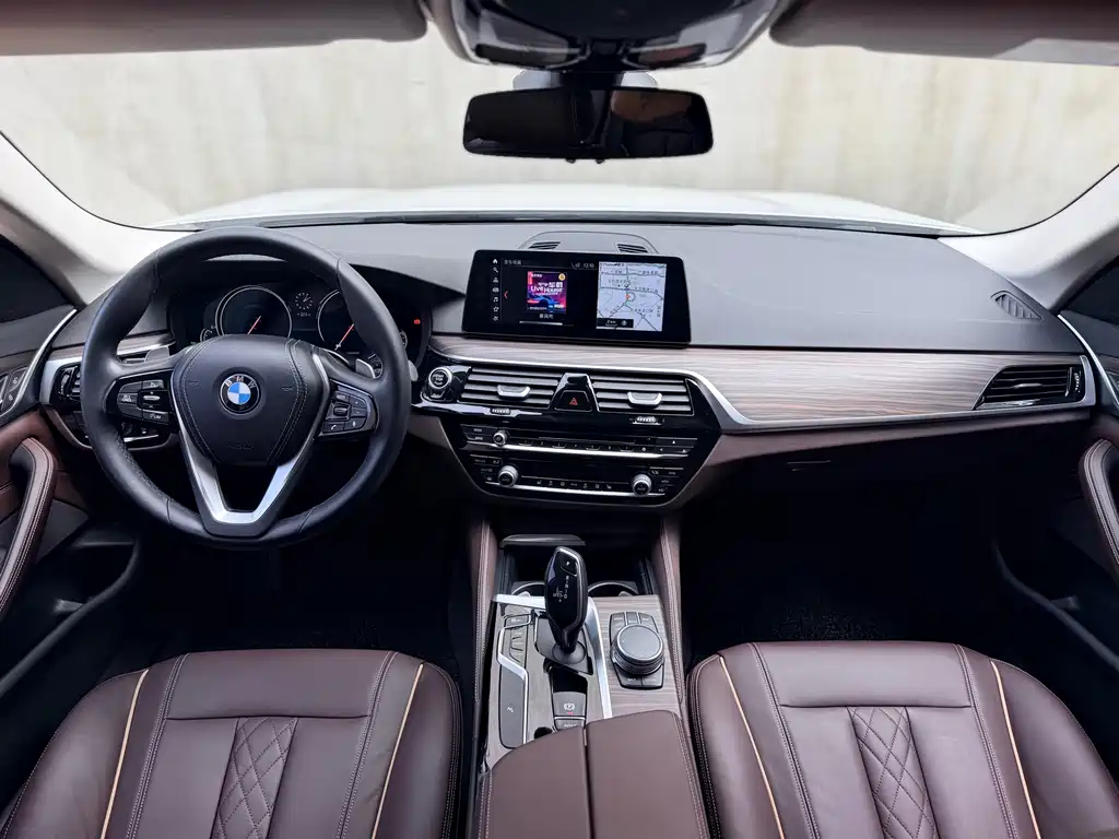 BMW 5 Series — миниатюра 21