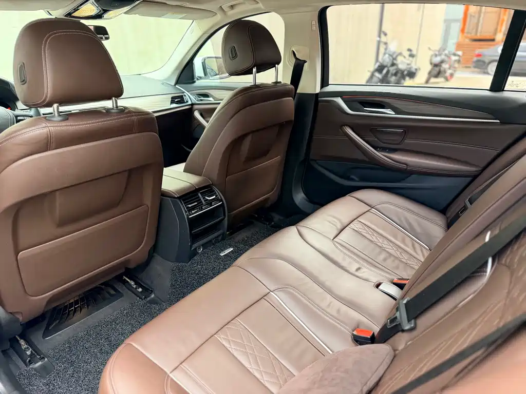 BMW 5 Series — миниатюра 20