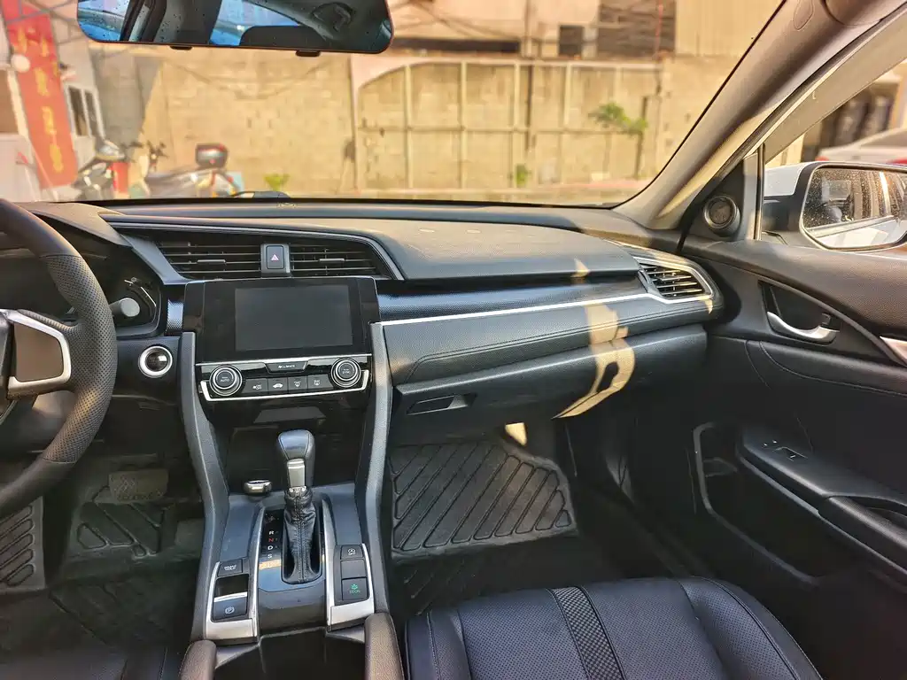 Honda Civic — миниатюра 8