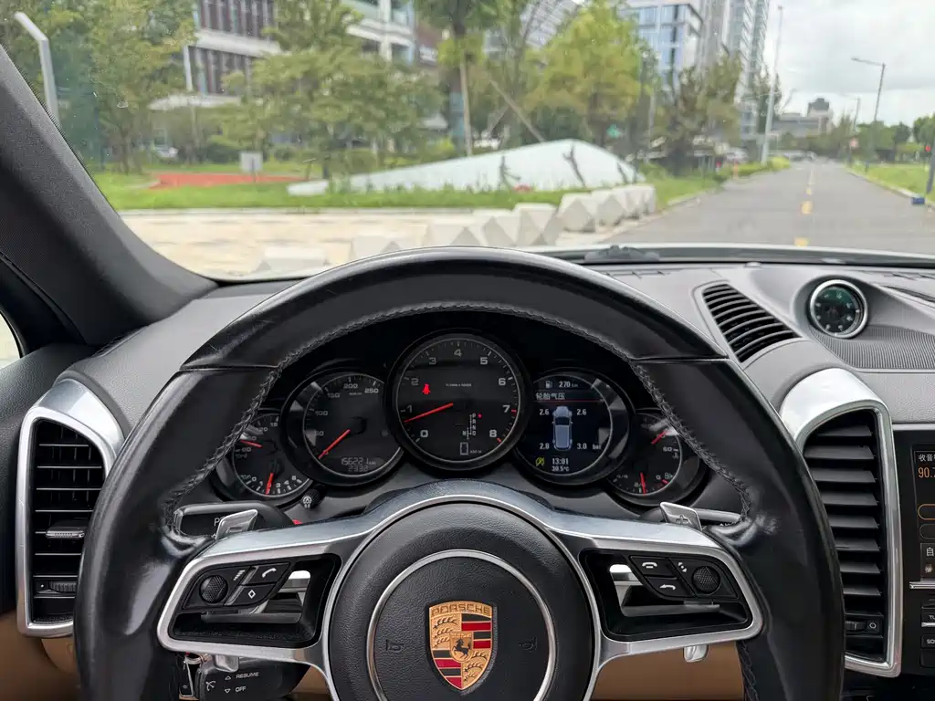Porsche Cayenne — миниатюра 19