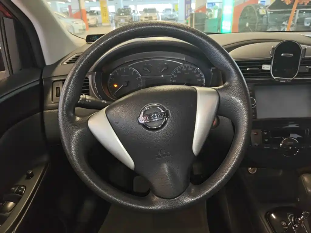Nissan Tiida — миниатюра 11